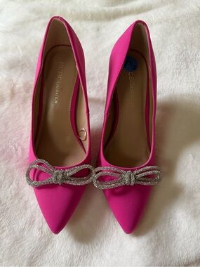 NWOT BCBGeneration Women's Hot Pink Pointed Toe Rhinestone Bow Pumps
